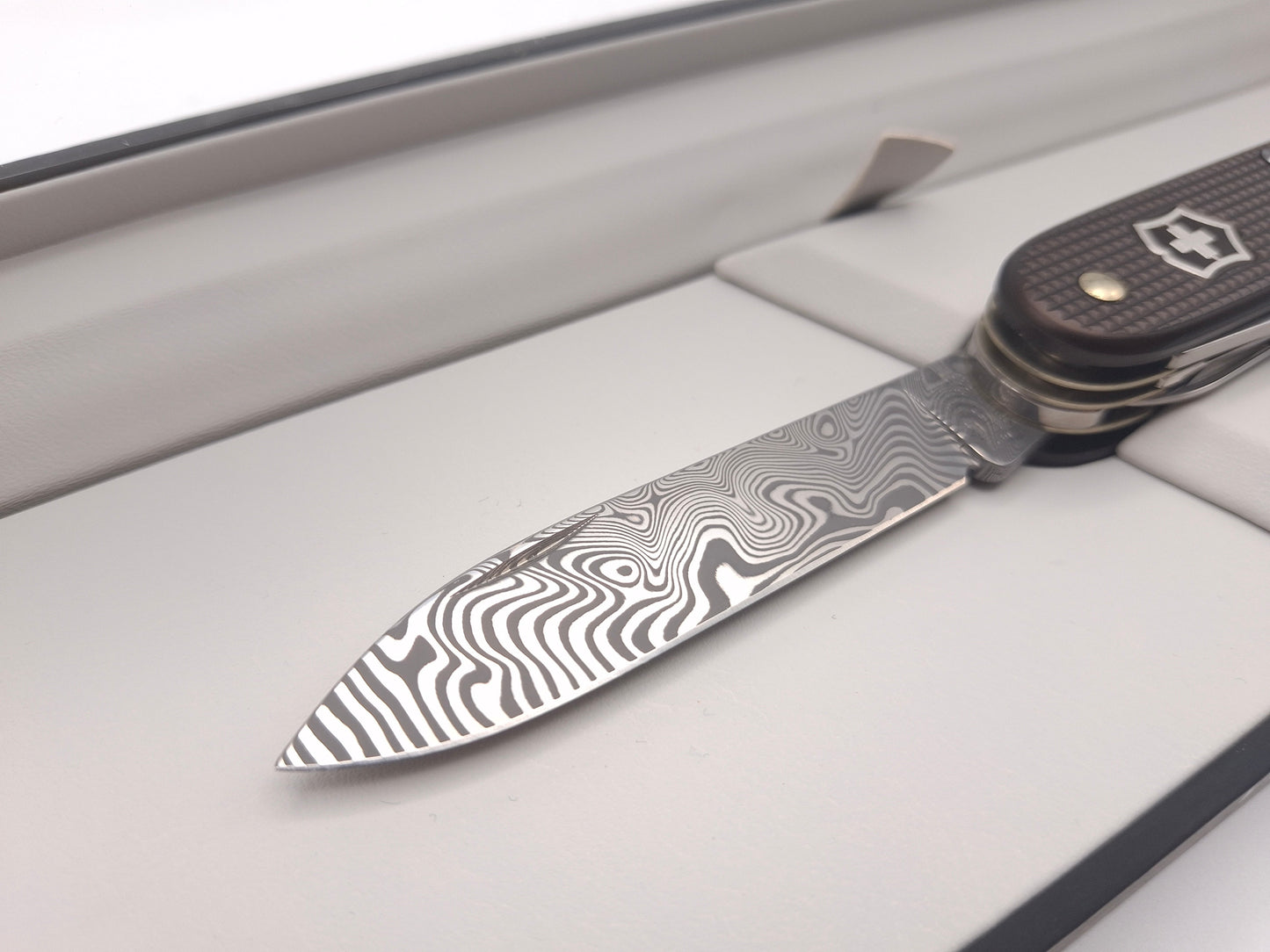 Victorinox Farmer X Alox Damast Limited Edition 2024 – Grade B