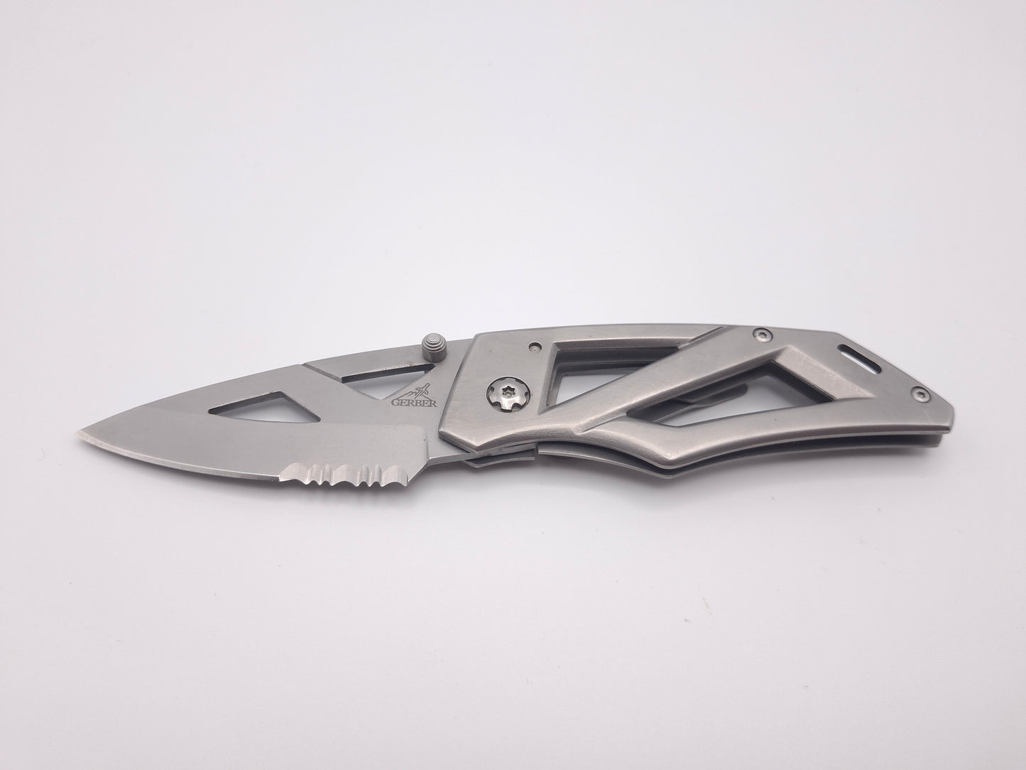 Gerber Truss 2.0 Serrated – Grade B