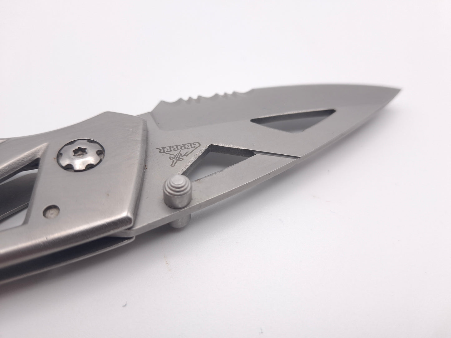 Gerber Truss 2.0 Serrated – Grade B