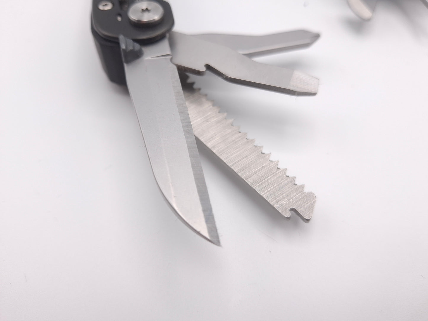 Gerber Suspension Multi-Tool (Mixed Colors) – Grade C