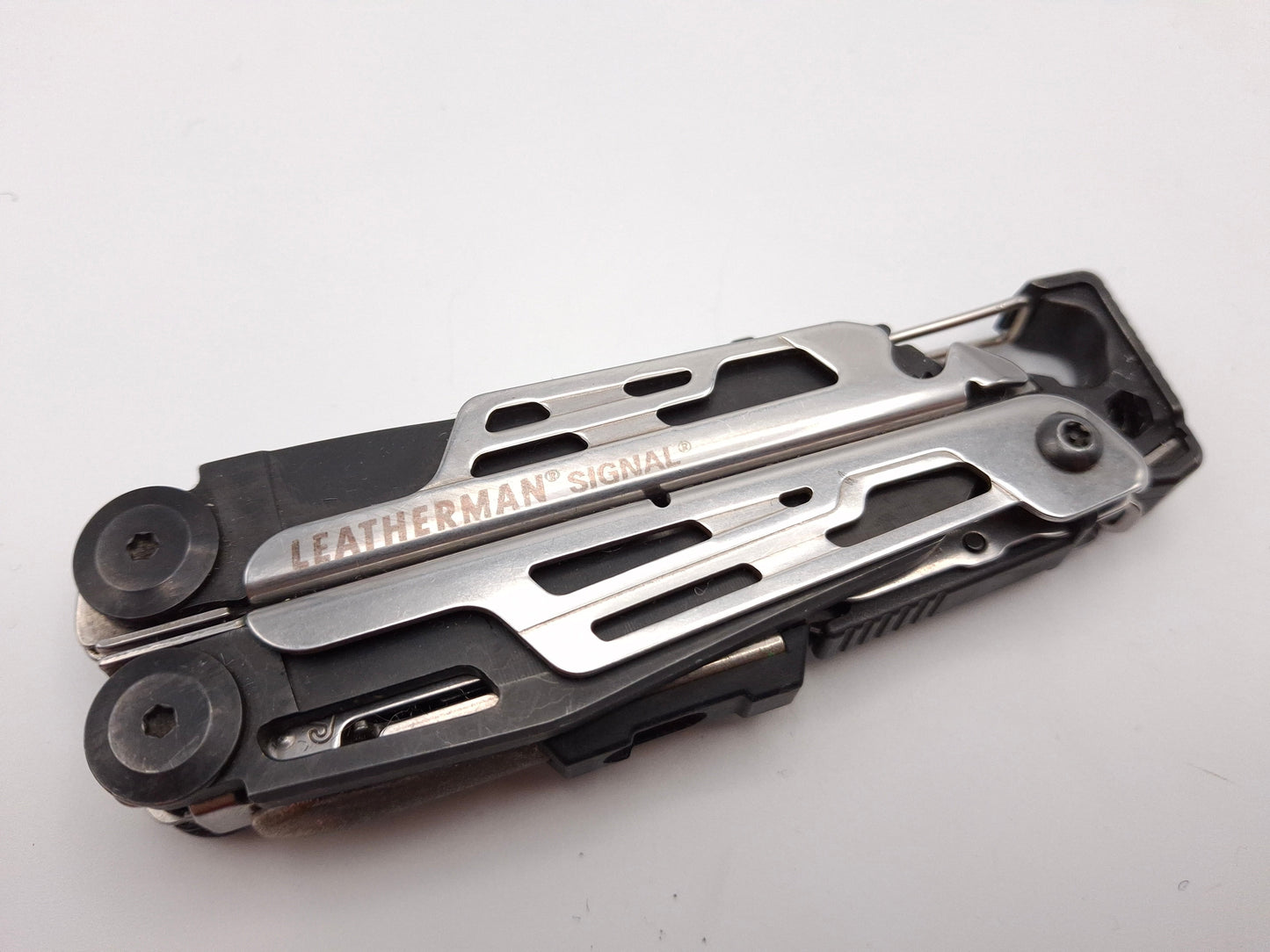 Leatherman Signal Black & Silver – Grade B