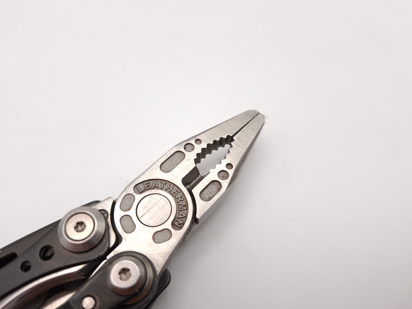 Leatherman Skeletool CX Carbon Fiber – Grade B