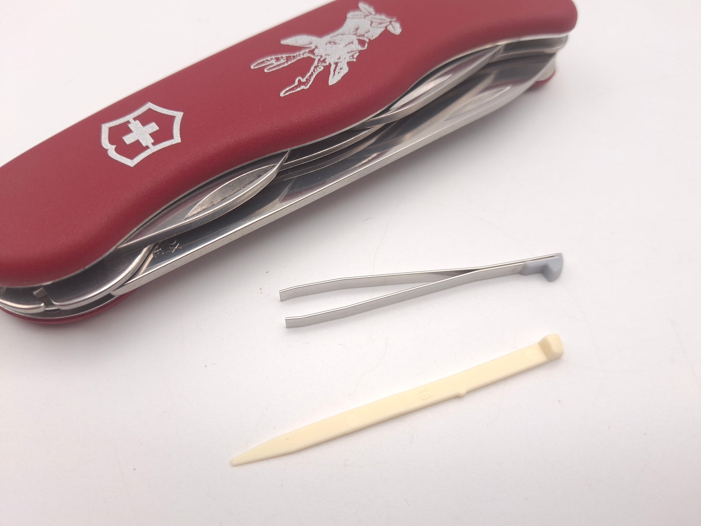 Victorinox Hunter Red – Grade A