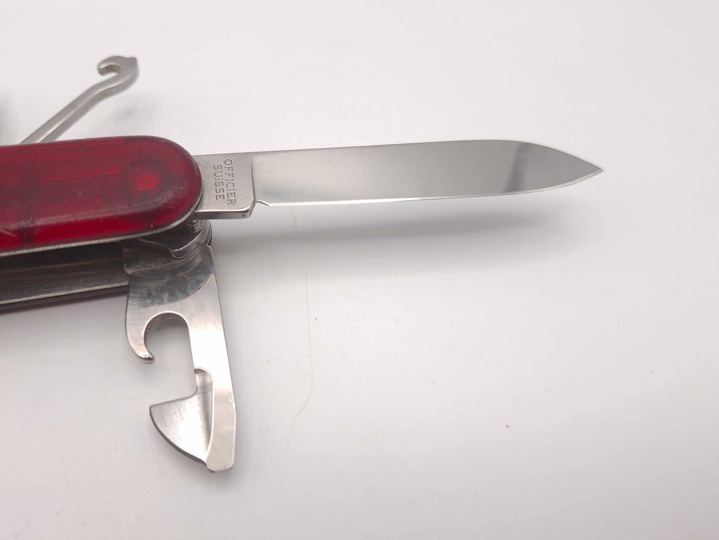 Victorinox Huntsman transparant rood met gravering– OUTLET