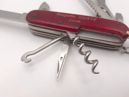 Victorinox Huntsman transparant rood met gravering– OUTLET