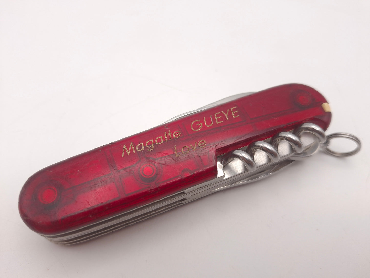 Victorinox Huntsman transparant rood met gravering– OUTLET