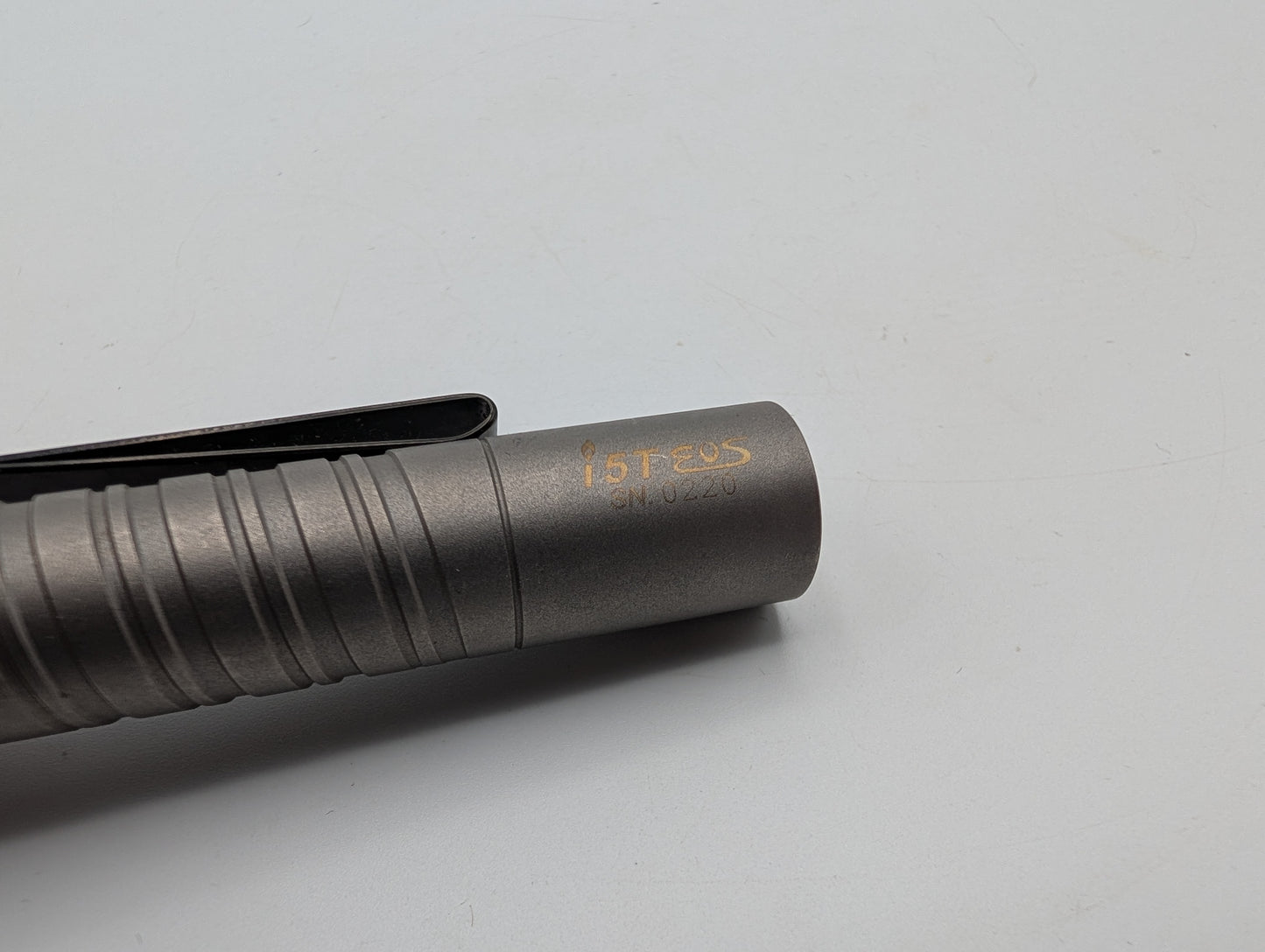Olight i5T EOS Titanium Limited Edition - Grade B