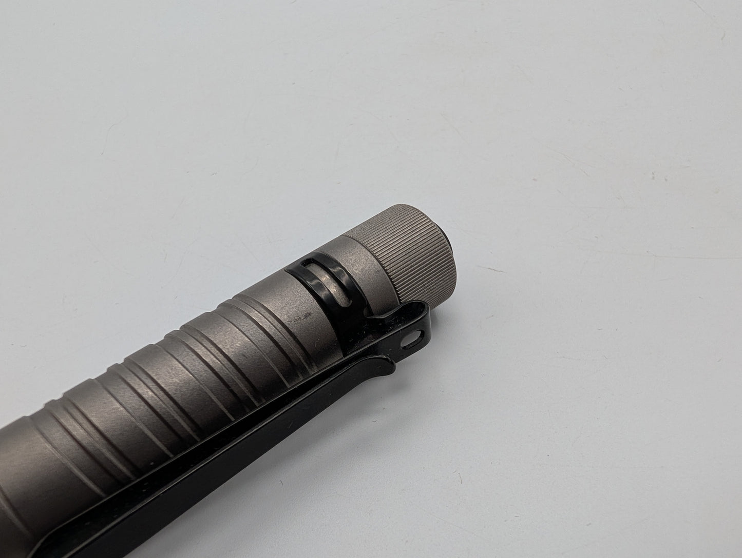 Olight i5T EOS Titanium Limited Edition - Grade B