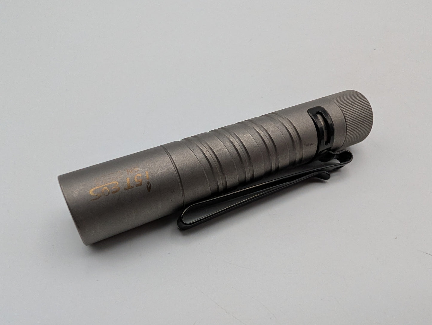 Olight i5T EOS Titanium Limited Edition - Grade B