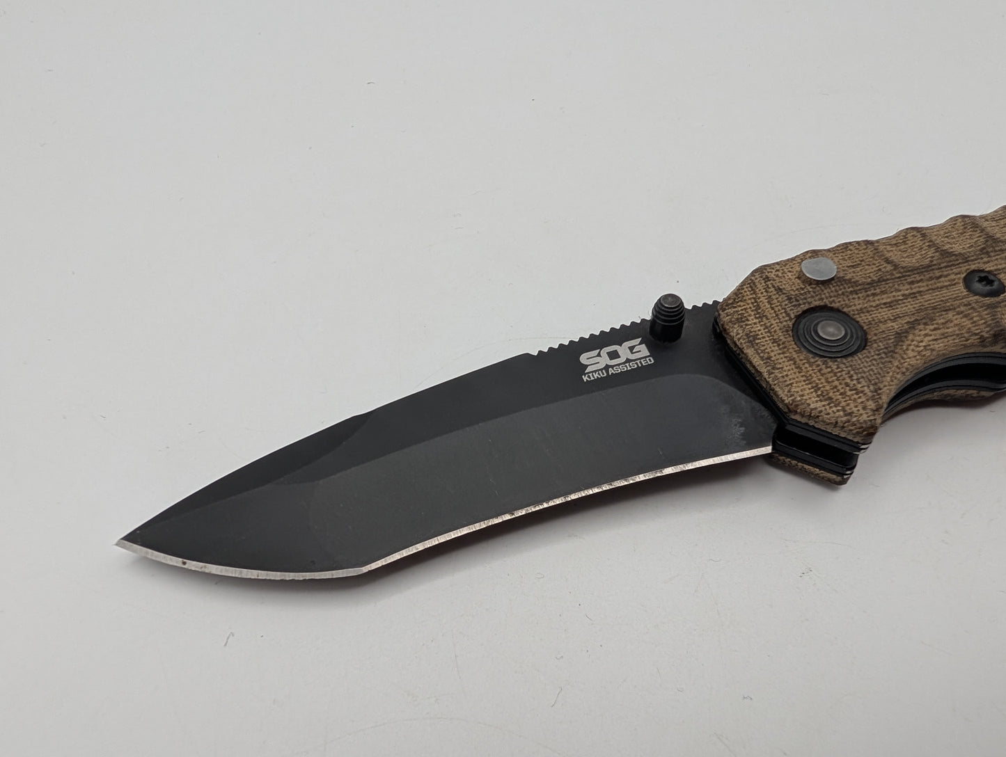 SOG Kiku Assisted Zwart – Grade B