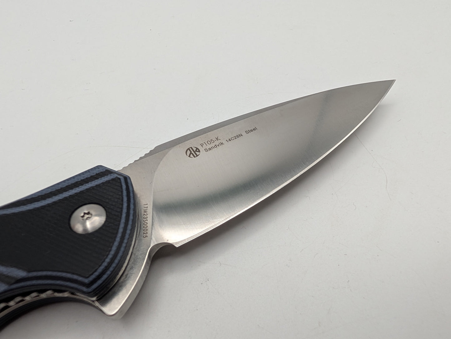 Ruike P105-K Zwart Blauw G10 – Grade A