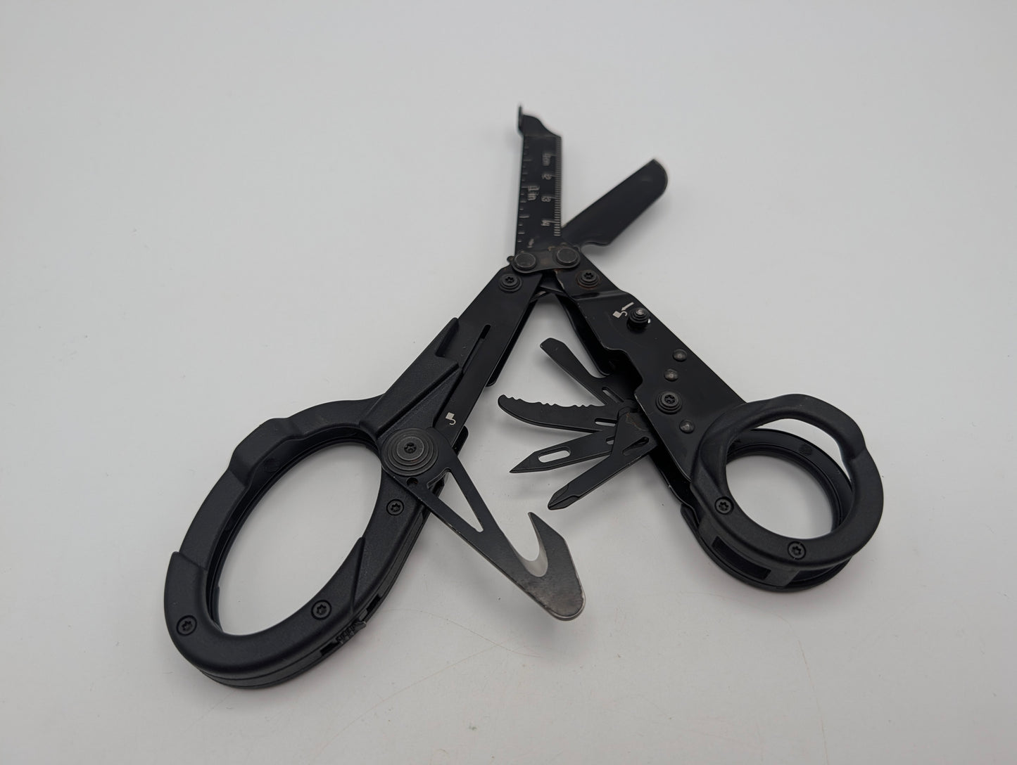 SOG Parashears Zwart – Grade B