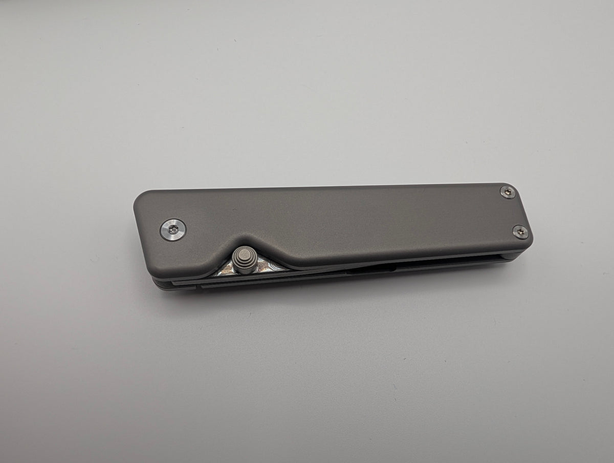 The James Brand The Chapter Titanium Damasteel – Grade A