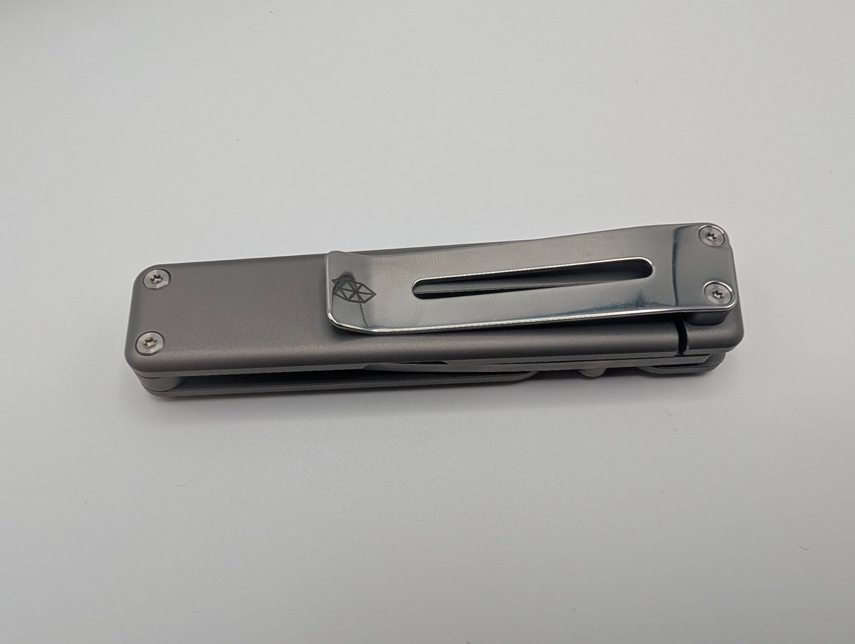 The James Brand The Chapter Titanium Damasteel – Grade A