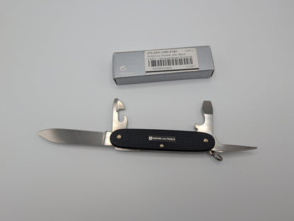Couteau Victorinox Pioneer Alox noir, exclusivité Knivesandtools – Grade A