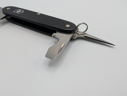 Couteau Victorinox Pioneer Alox noir, exclusivité Knivesandtools – Grade A