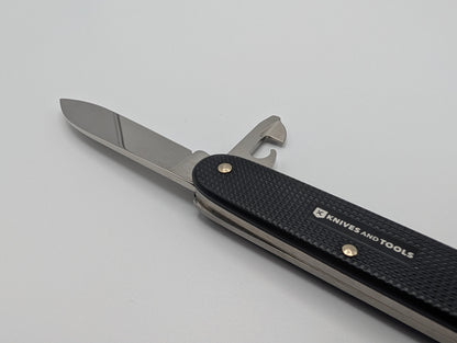 Couteau Victorinox Pioneer Alox noir, exclusivité Knivesandtools – Grade A